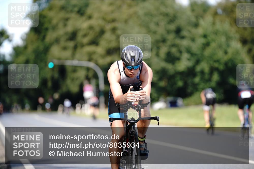 07.09.2025 - 19. Norderstedt Triathlon Michael Burmester http://msf.ph/oto/8835934 07.09.2025 13:58:03 Radfahren 990, 992 meine-sportfotos.de