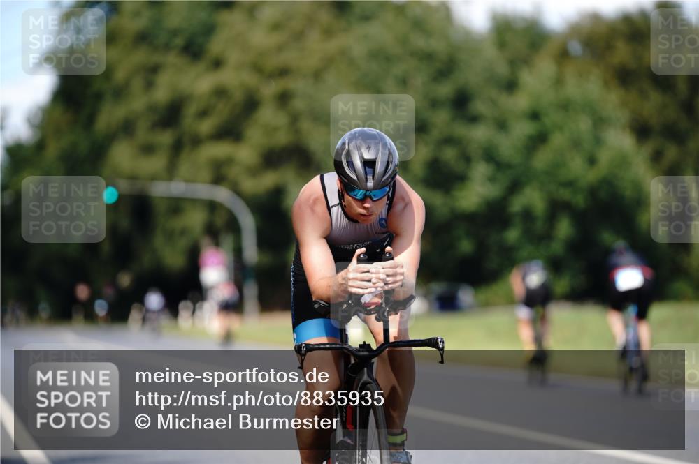 07.09.2025 - 19. Norderstedt Triathlon Michael Burmester http://msf.ph/oto/8835935 07.09.2025 13:58:03 Radfahren 990, 992 meine-sportfotos.de