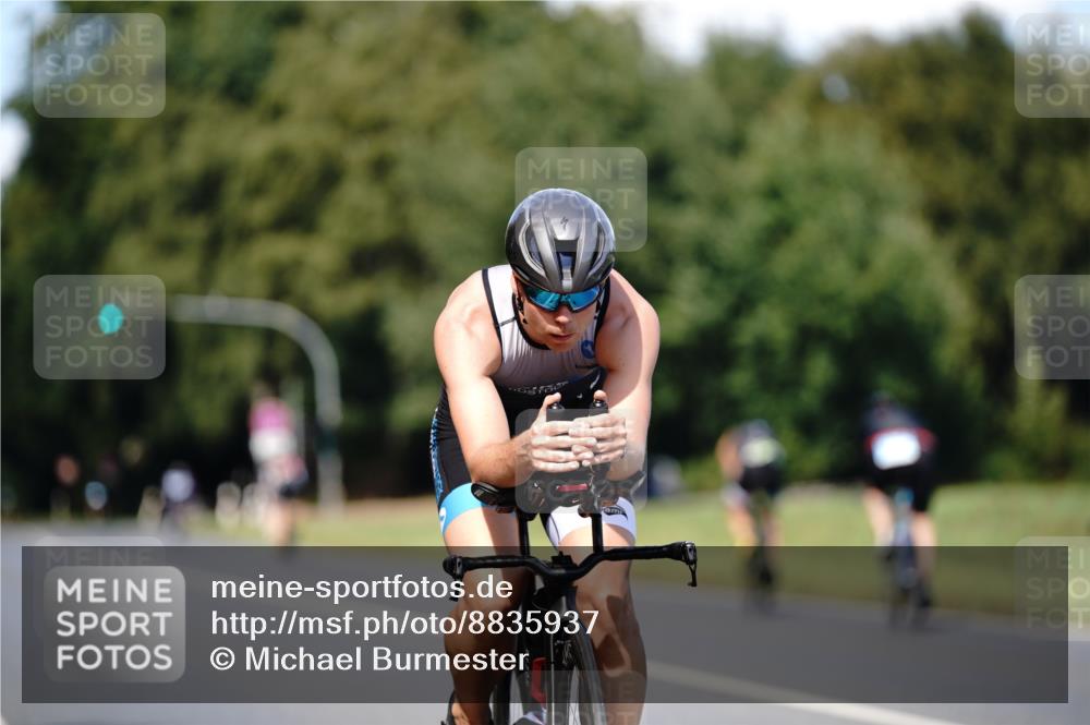 07.09.2025 - 19. Norderstedt Triathlon Michael Burmester http://msf.ph/oto/8835937 07.09.2025 13:58:03 Radfahren 990, 992 meine-sportfotos.de