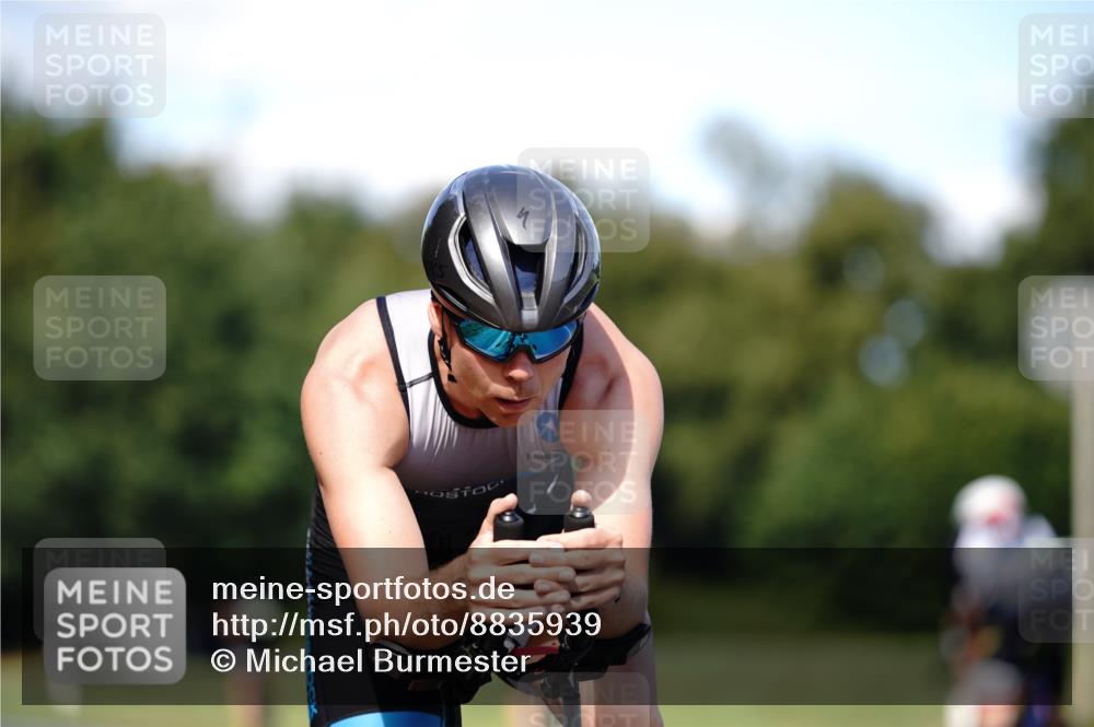 07.09.2025 - 19. Norderstedt Triathlon Michael Burmester http://msf.ph/oto/8835939 07.09.2025 13:58:03 Radfahren 990, 992 meine-sportfotos.de