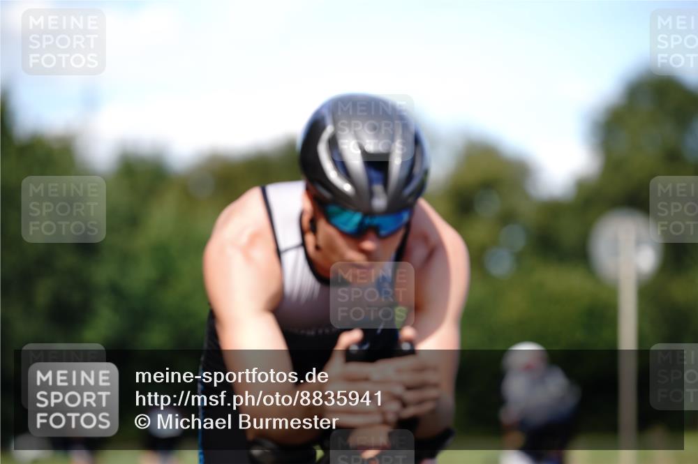07.09.2025 - 19. Norderstedt Triathlon Michael Burmester http://msf.ph/oto/8835941 07.09.2025 13:58:03 Radfahren 990, 992 meine-sportfotos.de