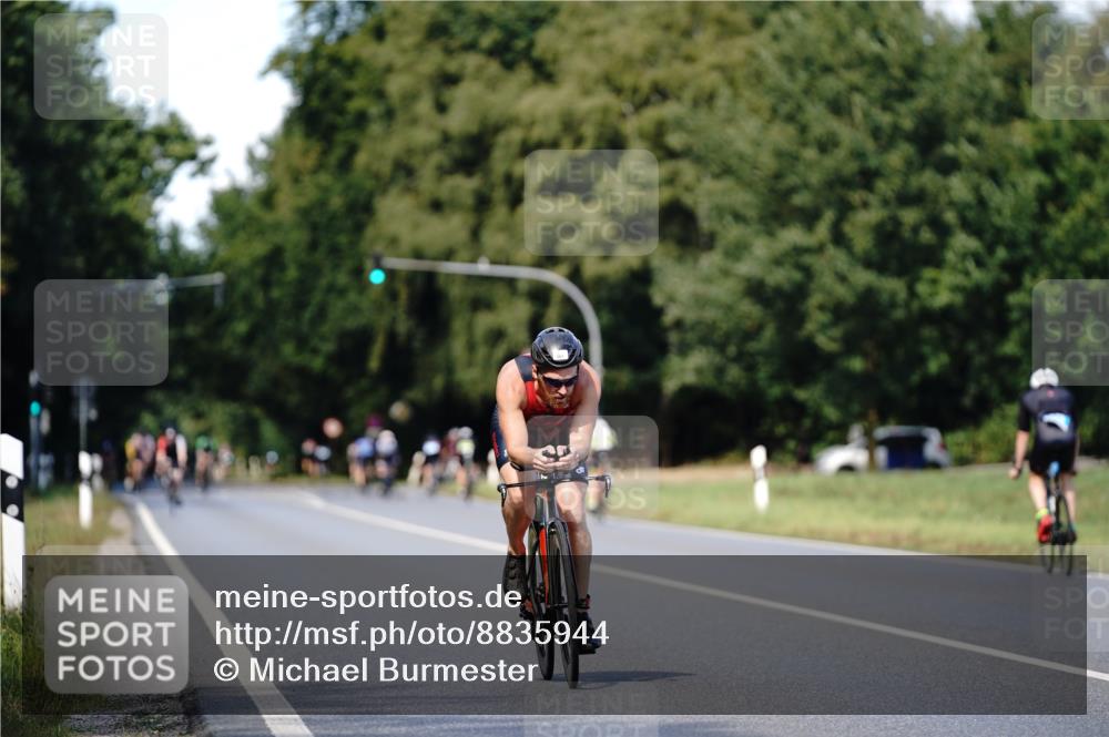 07.09.2025 - 19. Norderstedt Triathlon Michael Burmester http://msf.ph/oto/8835944 07.09.2025 13:58:14 Radfahren 961 meine-sportfotos.de