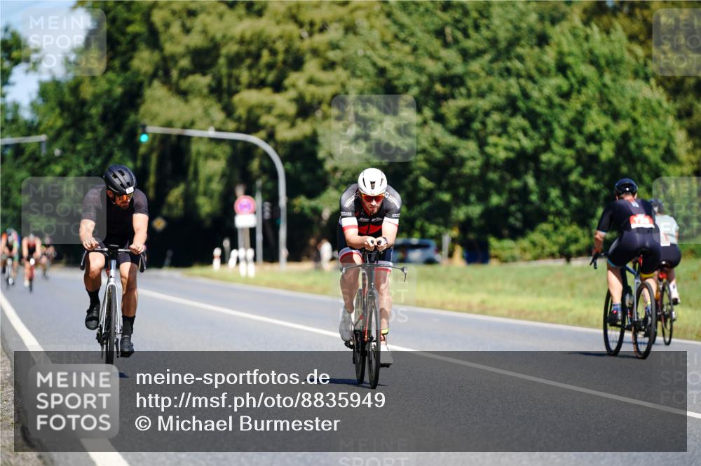 07.09.2025 - 19. Norderstedt Triathlon Michael Burmester http://msf.ph/oto/8835949 07.09.2025 12:38:22 Radfahren 712, 732 meine-sportfotos.de