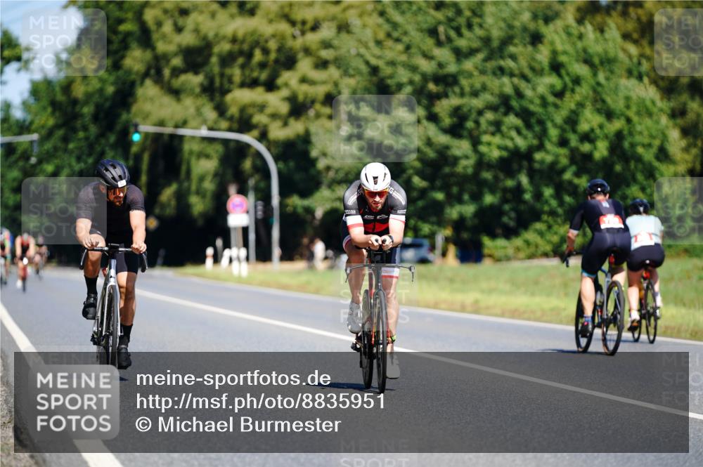 07.09.2025 - 19. Norderstedt Triathlon Michael Burmester http://msf.ph/oto/8835951 07.09.2025 12:38:22 Radfahren 712, 732 meine-sportfotos.de