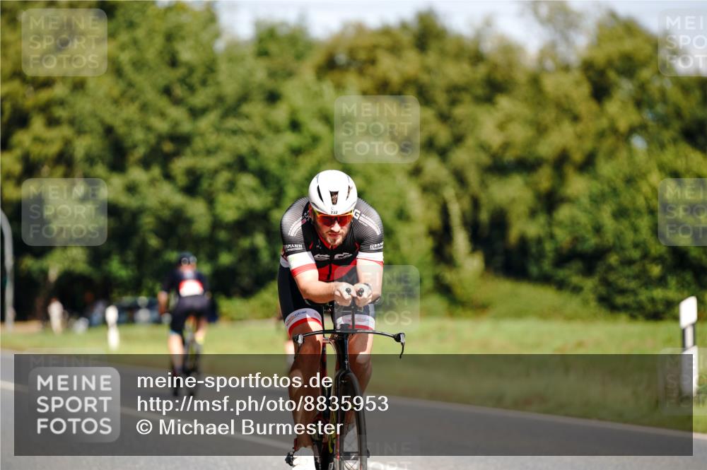 07.09.2025 - 19. Norderstedt Triathlon Michael Burmester http://msf.ph/oto/8835953 07.09.2025 12:38:23 Radfahren 712, 732 meine-sportfotos.de