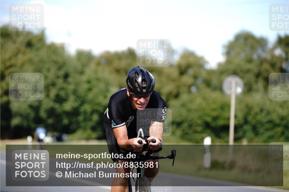 07.09.2025 - 19. Norderstedt Triathlon Michael Burmester http://msf.ph/oto/8835981 07.09.2025 13:58:38 Radfahren 989 meine-sportfotos.de