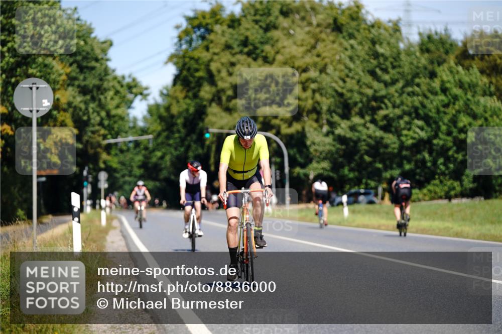 07.09.2025 - 19. Norderstedt Triathlon Michael Burmester http://msf.ph/oto/8836000 07.09.2025 12:38:45 Radfahren 1384 meine-sportfotos.de