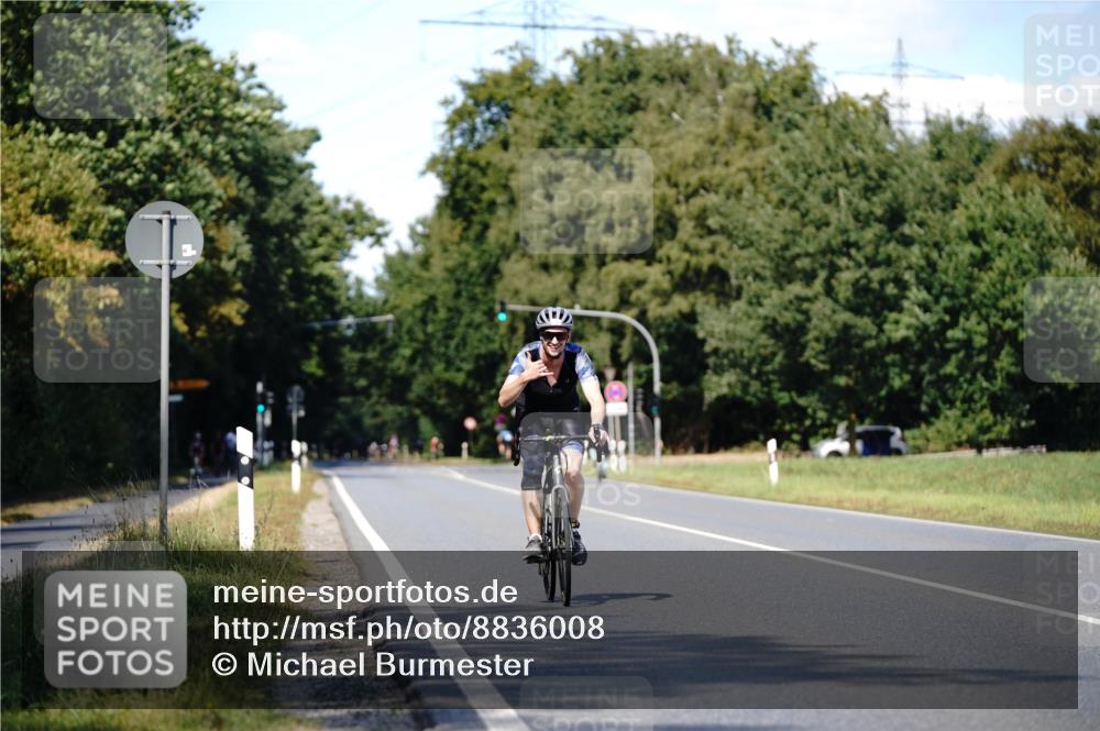 07.09.2025 - 19. Norderstedt Triathlon Michael Burmester http://msf.ph/oto/8836008 07.09.2025 13:58:54 Radfahren 410 meine-sportfotos.de