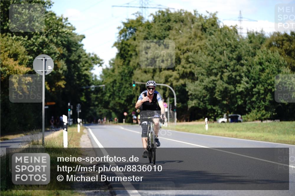 07.09.2025 - 19. Norderstedt Triathlon Michael Burmester http://msf.ph/oto/8836010 07.09.2025 13:58:54 Radfahren 410 meine-sportfotos.de