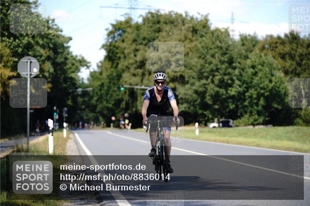 07.09.2025 - 19. Norderstedt Triathlon Michael Burmester http://msf.ph/oto/8836014 07.09.2025 13:58:54 Radfahren 410 meine-sportfotos.de