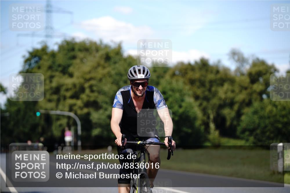 07.09.2025 - 19. Norderstedt Triathlon Michael Burmester http://msf.ph/oto/8836016 07.09.2025 13:58:55 Radfahren 410 meine-sportfotos.de