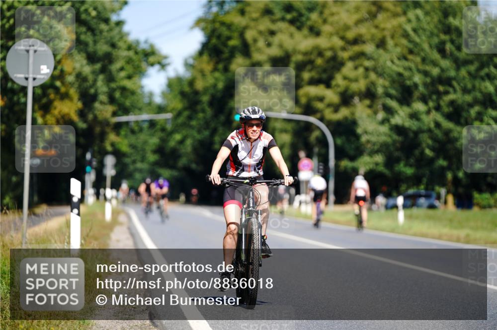 07.09.2025 - 19. Norderstedt Triathlon Michael Burmester http://msf.ph/oto/8836018 07.09.2025 12:38:55 Radfahren 1298 meine-sportfotos.de