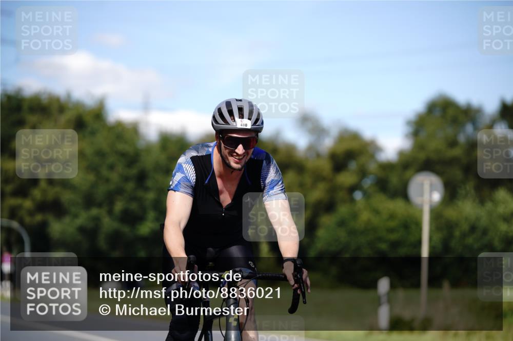07.09.2025 - 19. Norderstedt Triathlon Michael Burmester http://msf.ph/oto/8836021 07.09.2025 13:58:56 Radfahren 410 meine-sportfotos.de