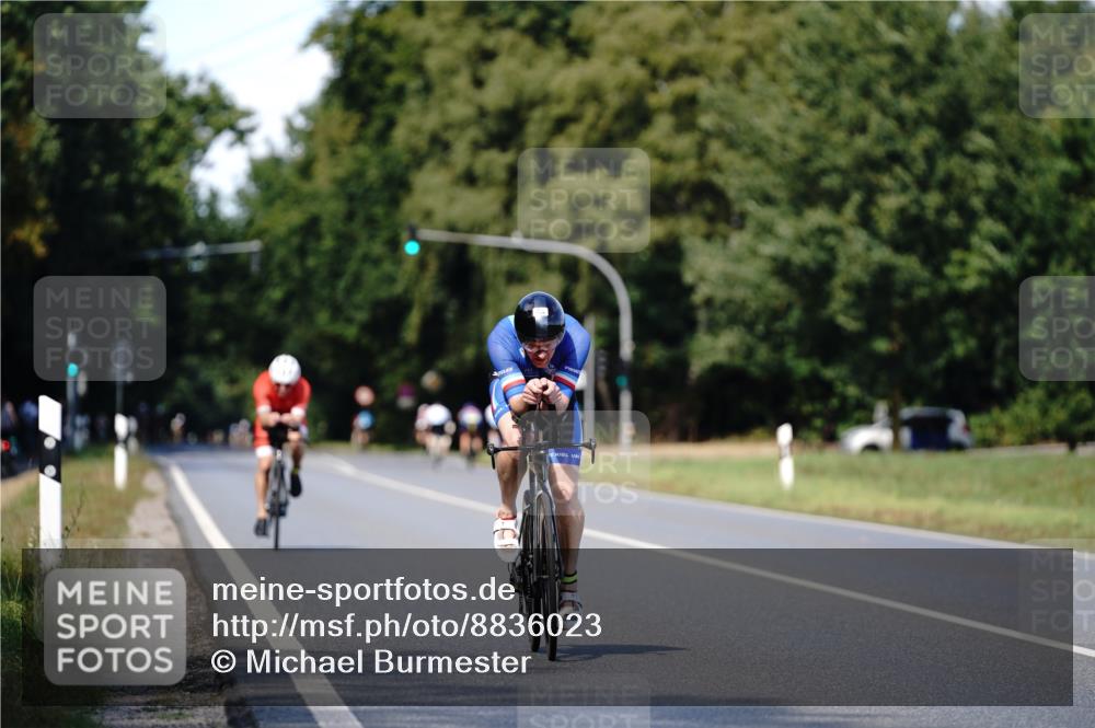 07.09.2025 - 19. Norderstedt Triathlon Michael Burmester http://msf.ph/oto/8836023 07.09.2025 13:59:17 Radfahren 976, 1038 meine-sportfotos.de