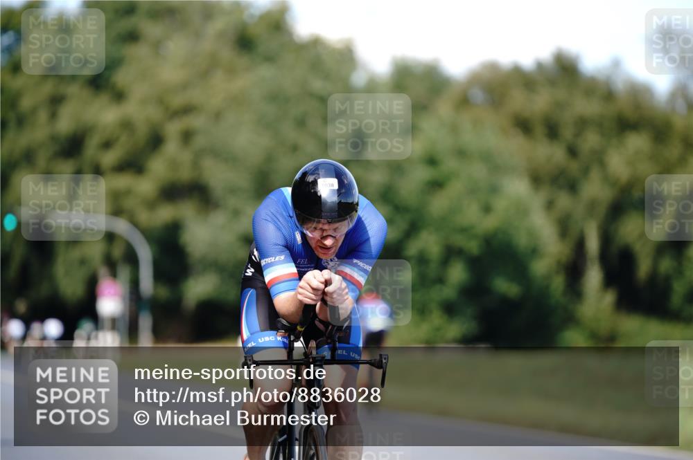 07.09.2025 - 19. Norderstedt Triathlon Michael Burmester http://msf.ph/oto/8836028 07.09.2025 13:59:18 Radfahren 976, 1038 meine-sportfotos.de
