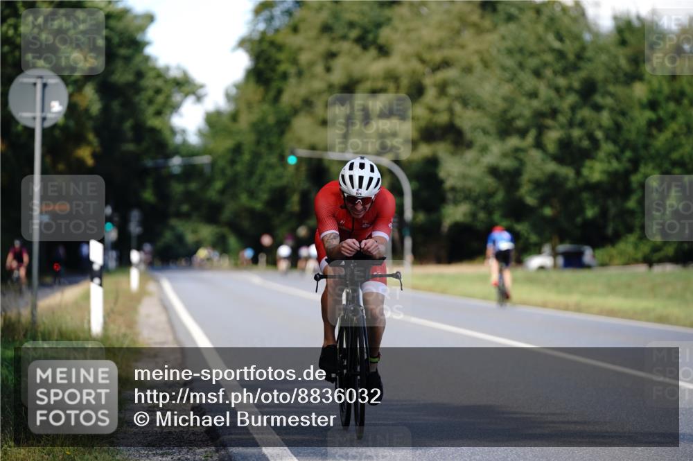 07.09.2025 - 19. Norderstedt Triathlon Michael Burmester http://msf.ph/oto/8836032 07.09.2025 13:59:20 Radfahren 976, 1038 meine-sportfotos.de