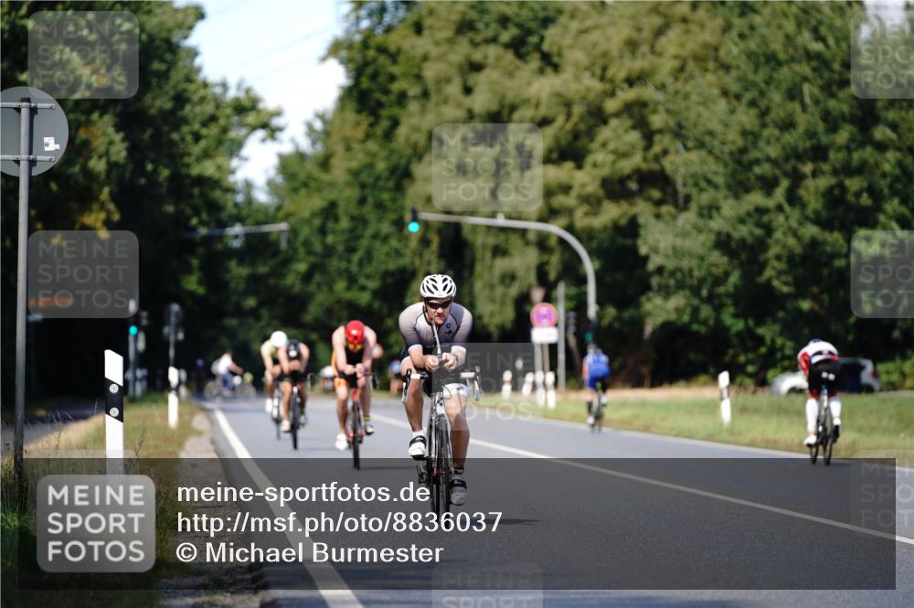07.09.2025 - 19. Norderstedt Triathlon Michael Burmester http://msf.ph/oto/8836037 07.09.2025 13:59:35 Radfahren 991 meine-sportfotos.de