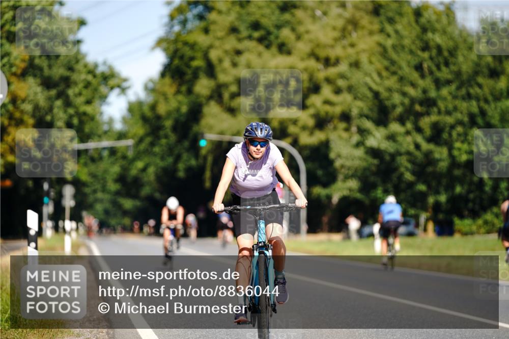 07.09.2025 - 19. Norderstedt Triathlon Michael Burmester http://msf.ph/oto/8836044 07.09.2025 12:39:09 Radfahren 1382, 1397 meine-sportfotos.de