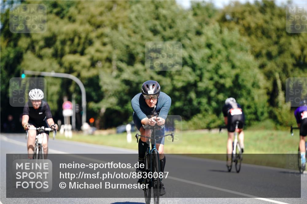 07.09.2025 - 19. Norderstedt Triathlon Michael Burmester http://msf.ph/oto/8836087 07.09.2025 12:40:20 Radfahren 811, 1256, 1269 meine-sportfotos.de
