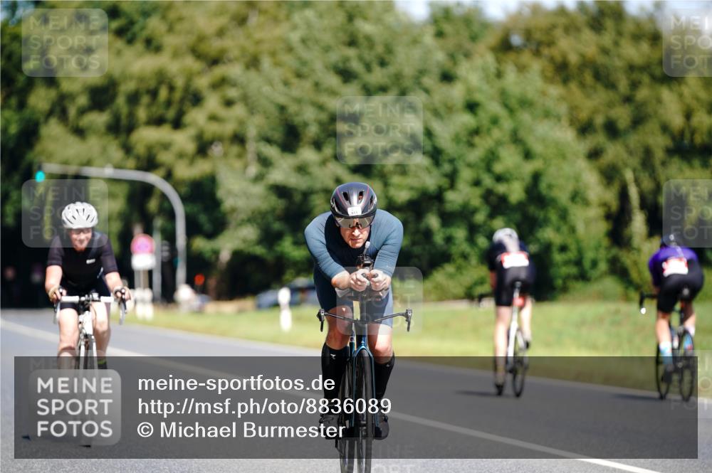 07.09.2025 - 19. Norderstedt Triathlon Michael Burmester http://msf.ph/oto/8836089 07.09.2025 12:40:21 Radfahren 811, 1256, 1269 meine-sportfotos.de