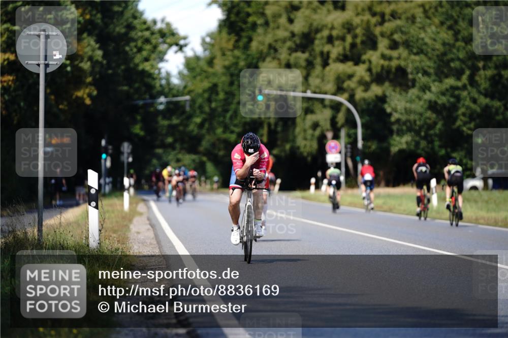 07.09.2025 - 19. Norderstedt Triathlon Michael Burmester http://msf.ph/oto/8836169 07.09.2025 14:01:55 Radfahren 1019 meine-sportfotos.de