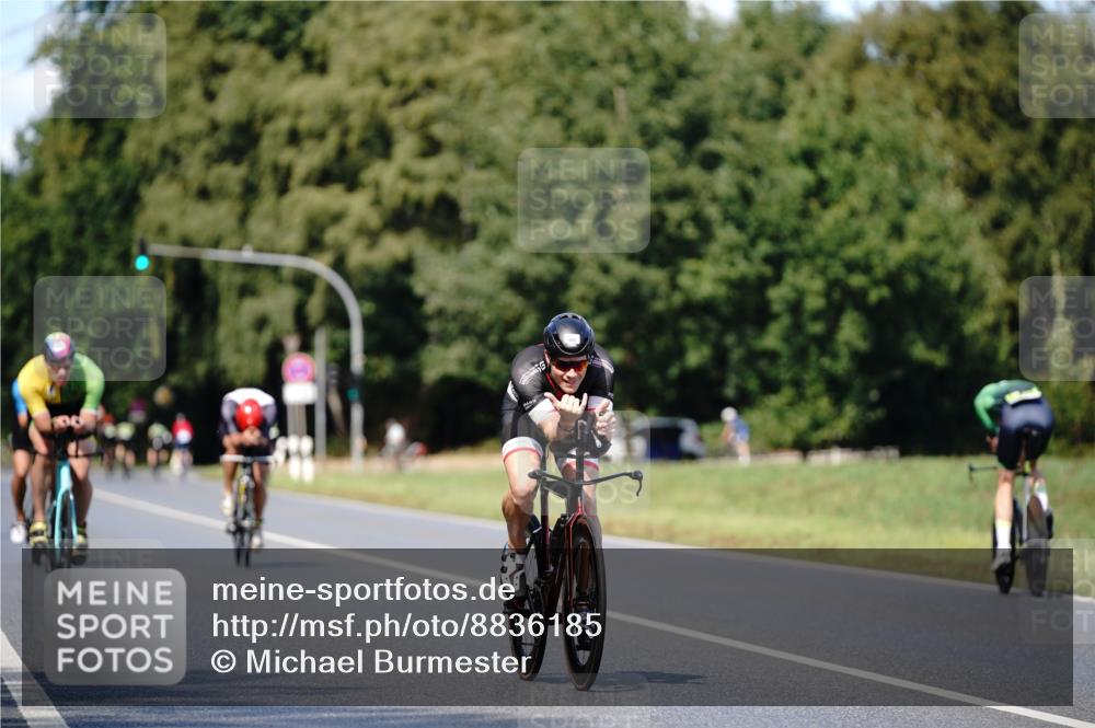 07.09.2025 - 19. Norderstedt Triathlon Michael Burmester http://msf.ph/oto/8836185 07.09.2025 14:02:04 Radfahren 880, 911, 983, 1028 meine-sportfotos.de