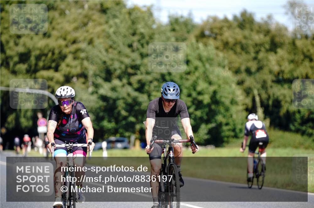07.09.2025 - 19. Norderstedt Triathlon Michael Burmester http://msf.ph/oto/8836197 07.09.2025 12:41:50 Radfahren 137, 214, 735 meine-sportfotos.de