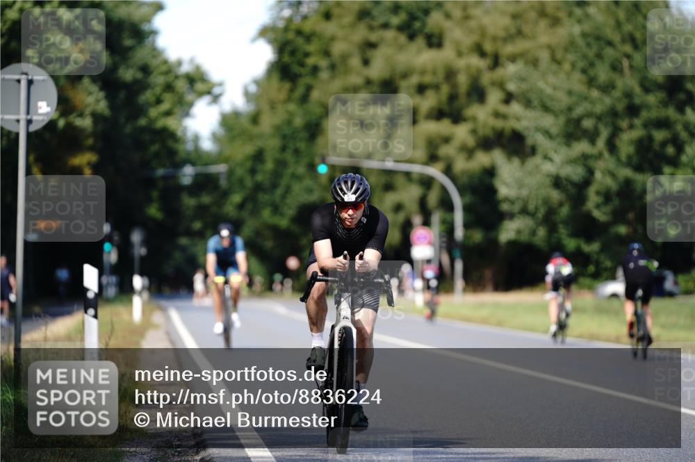 07.09.2025 - 19. Norderstedt Triathlon Michael Burmester http://msf.ph/oto/8836224 07.09.2025 14:02:23 Radfahren 877 meine-sportfotos.de