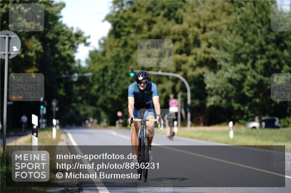07.09.2025 - 19. Norderstedt Triathlon Michael Burmester http://msf.ph/oto/8836231 07.09.2025 14:02:26 Radfahren 877, 1478 meine-sportfotos.de