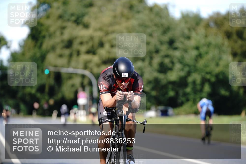 07.09.2025 - 19. Norderstedt Triathlon Michael Burmester http://msf.ph/oto/8836253 07.09.2025 14:02:49 Radfahren 366, 962, 965 meine-sportfotos.de