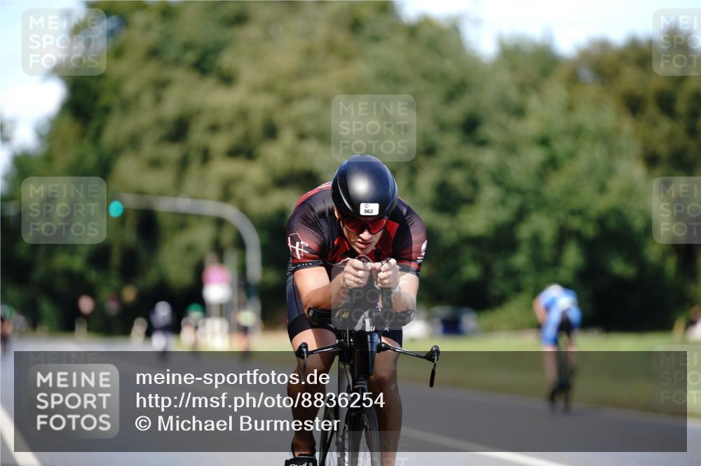 07.09.2025 - 19. Norderstedt Triathlon Michael Burmester http://msf.ph/oto/8836254 07.09.2025 14:02:49 Radfahren 366, 962, 965 meine-sportfotos.de