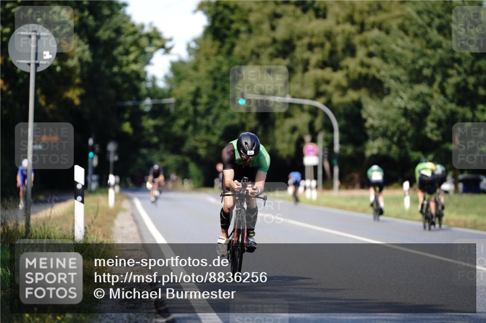 07.09.2025 - 19. Norderstedt Triathlon Michael Burmester http://msf.ph/oto/8836256 07.09.2025 14:02:56 Radfahren 1037 meine-sportfotos.de