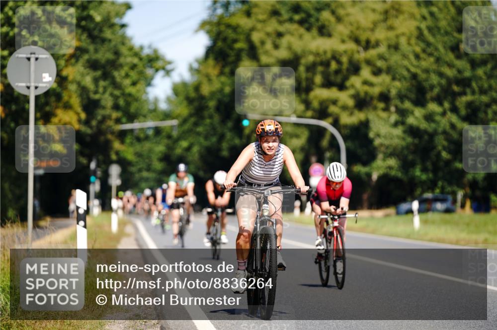 07.09.2025 - 19. Norderstedt Triathlon Michael Burmester http://msf.ph/oto/8836264 07.09.2025 12:42:35 Radfahren 290, 295, 1264 meine-sportfotos.de