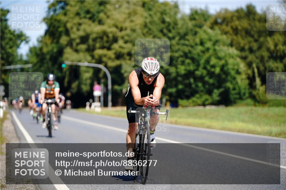 07.09.2025 - 19. Norderstedt Triathlon Michael Burmester http://msf.ph/oto/8836277 07.09.2025 12:42:38 Radfahren 290, 295, 698, 1264 meine-sportfotos.de