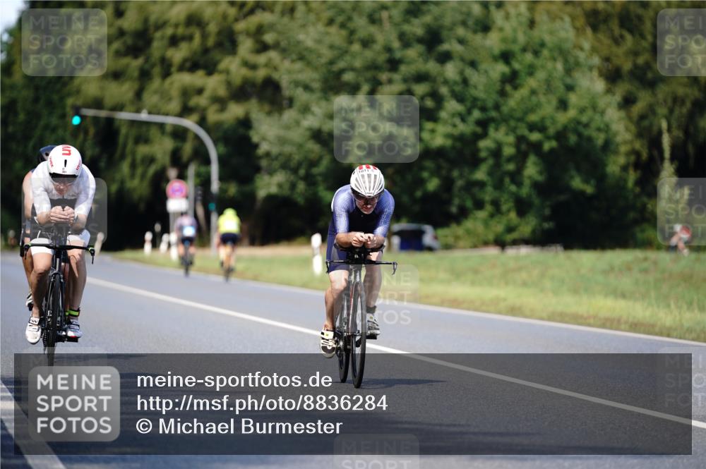 07.09.2025 - 19. Norderstedt Triathlon Michael Burmester http://msf.ph/oto/8836284 07.09.2025 14:03:32 Radfahren 361, 963, 1011, 1408 meine-sportfotos.de