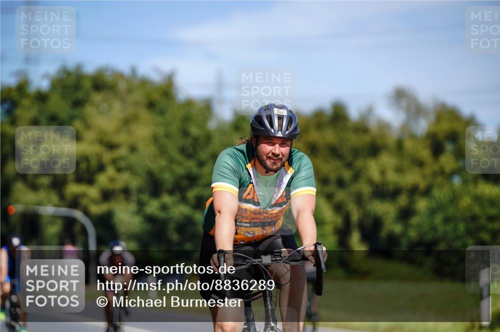 07.09.2025 - 19. Norderstedt Triathlon Michael Burmester http://msf.ph/oto/8836289 07.09.2025 12:42:42 Radfahren 157, 698, 713, 750 meine-sportfotos.de