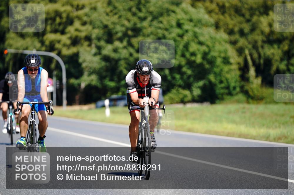 07.09.2025 - 19. Norderstedt Triathlon Michael Burmester http://msf.ph/oto/8836291 07.09.2025 12:42:43 Radfahren 157, 713, 750, 1328 meine-sportfotos.de