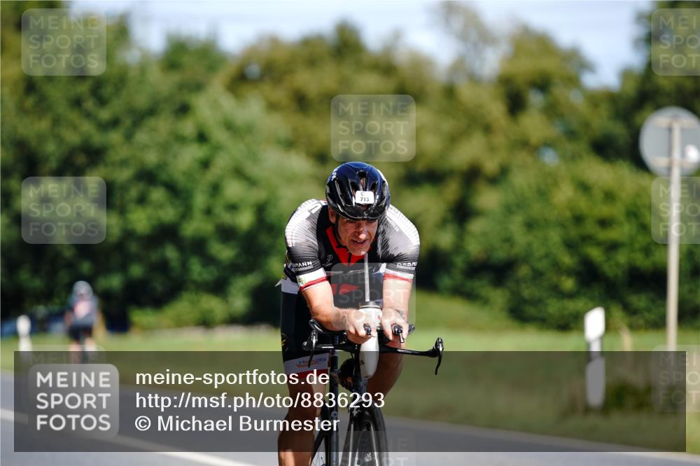 07.09.2025 - 19. Norderstedt Triathlon Michael Burmester http://msf.ph/oto/8836293 07.09.2025 12:42:44 Radfahren 157, 713, 750, 1328 meine-sportfotos.de