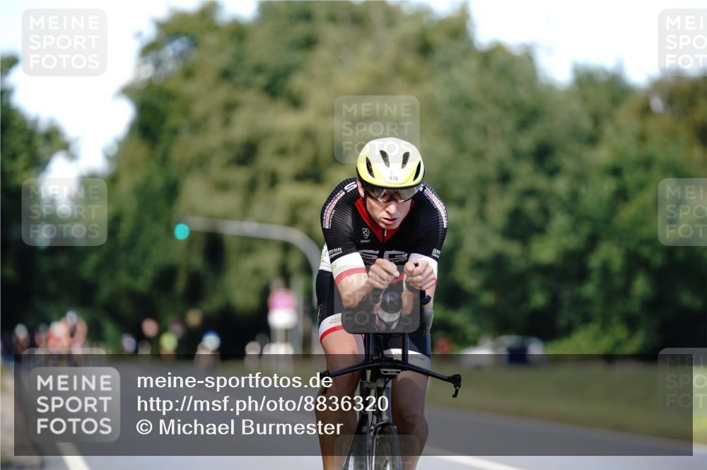 07.09.2025 - 19. Norderstedt Triathlon Michael Burmester http://msf.ph/oto/8836320 07.09.2025 14:03:47 Radfahren 978, 985, 1039 meine-sportfotos.de