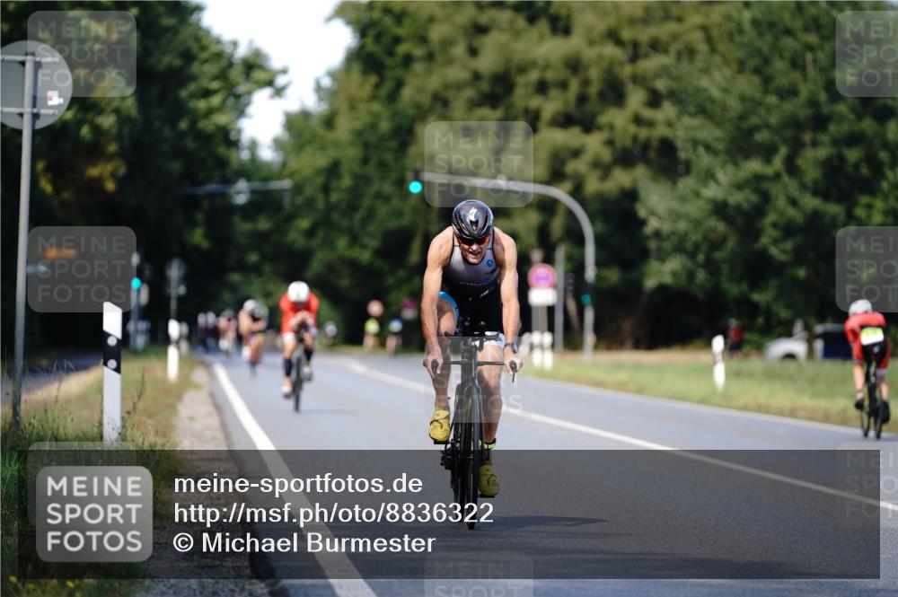 07.09.2025 - 19. Norderstedt Triathlon Michael Burmester http://msf.ph/oto/8836322 07.09.2025 14:03:52 Radfahren 988 meine-sportfotos.de