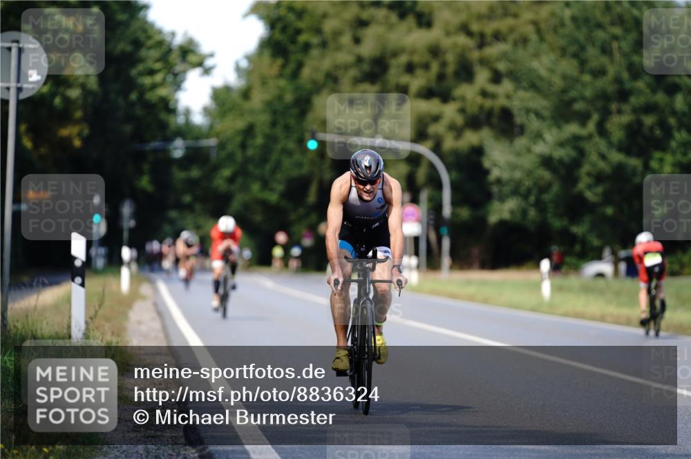 07.09.2025 - 19. Norderstedt Triathlon Michael Burmester http://msf.ph/oto/8836324 07.09.2025 14:03:52 Radfahren 988 meine-sportfotos.de