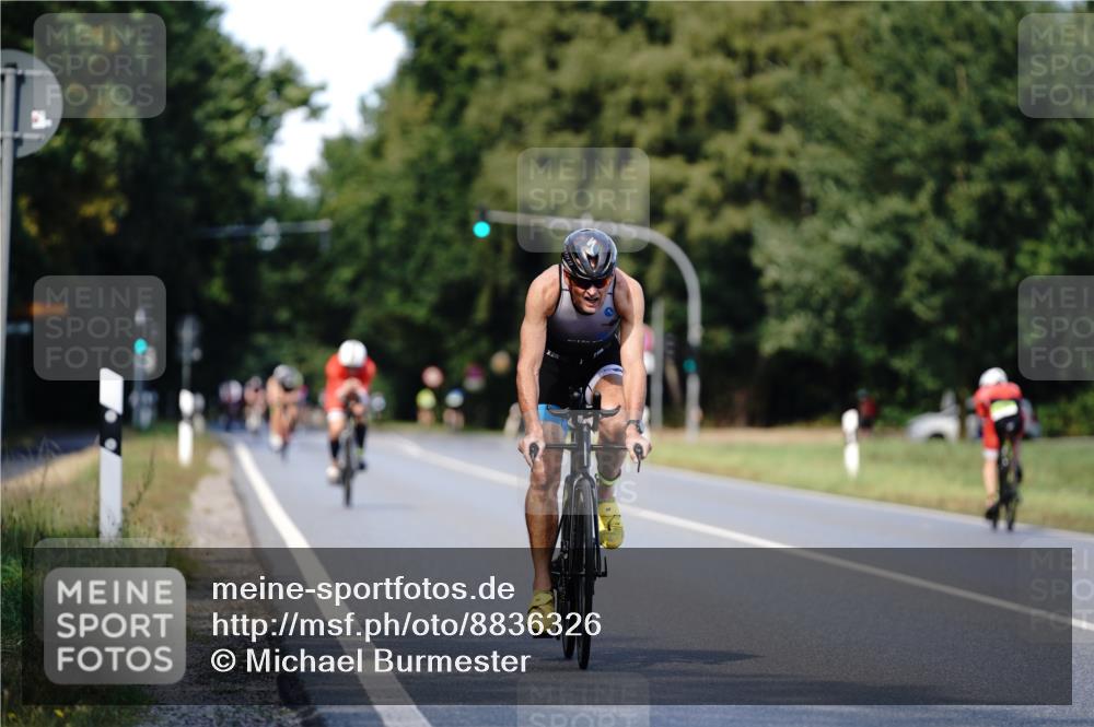 07.09.2025 - 19. Norderstedt Triathlon Michael Burmester http://msf.ph/oto/8836326 07.09.2025 14:03:52 Radfahren 988 meine-sportfotos.de