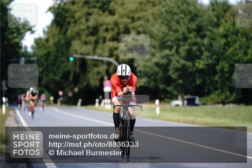 07.09.2025 - 19. Norderstedt Triathlon Michael Burmester http://msf.ph/oto/8836333 07.09.2025 14:03:55 Radfahren 974, 988 meine-sportfotos.de