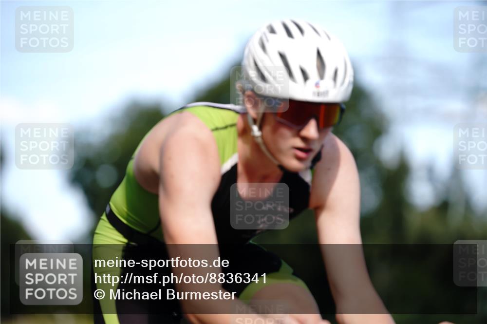 07.09.2025 - 19. Norderstedt Triathlon Michael Burmester http://msf.ph/oto/8836341 07.09.2025 14:04:02 Radfahren 900, 1017, 1018 meine-sportfotos.de
