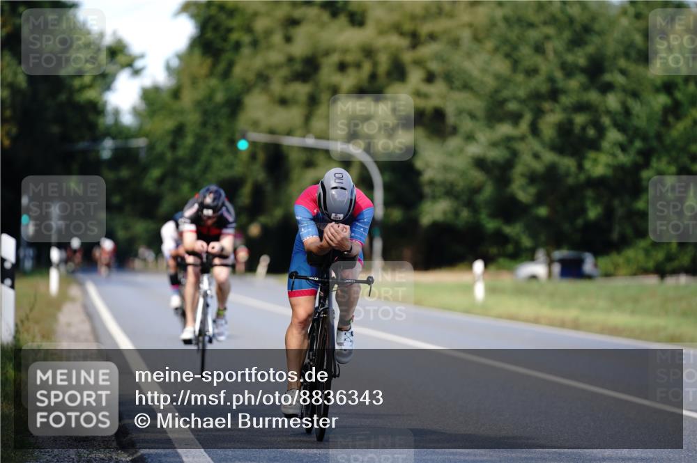 07.09.2025 - 19. Norderstedt Triathlon Michael Burmester http://msf.ph/oto/8836343 07.09.2025 14:04:04 Radfahren 900, 979, 1017, 1018 meine-sportfotos.de