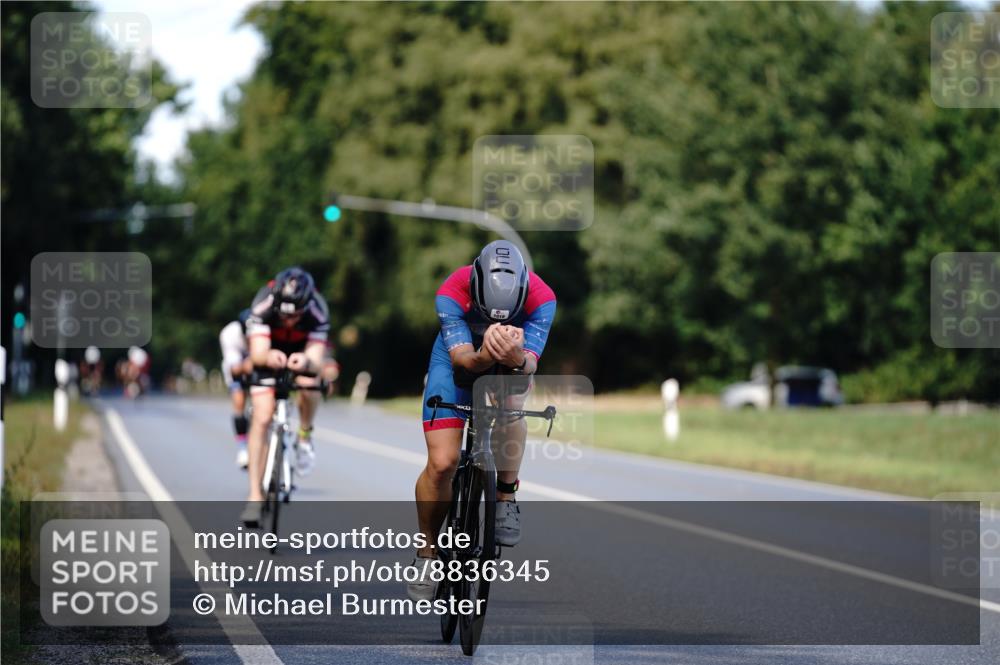 07.09.2025 - 19. Norderstedt Triathlon Michael Burmester http://msf.ph/oto/8836345 07.09.2025 14:04:04 Radfahren 900, 979, 1017, 1018 meine-sportfotos.de