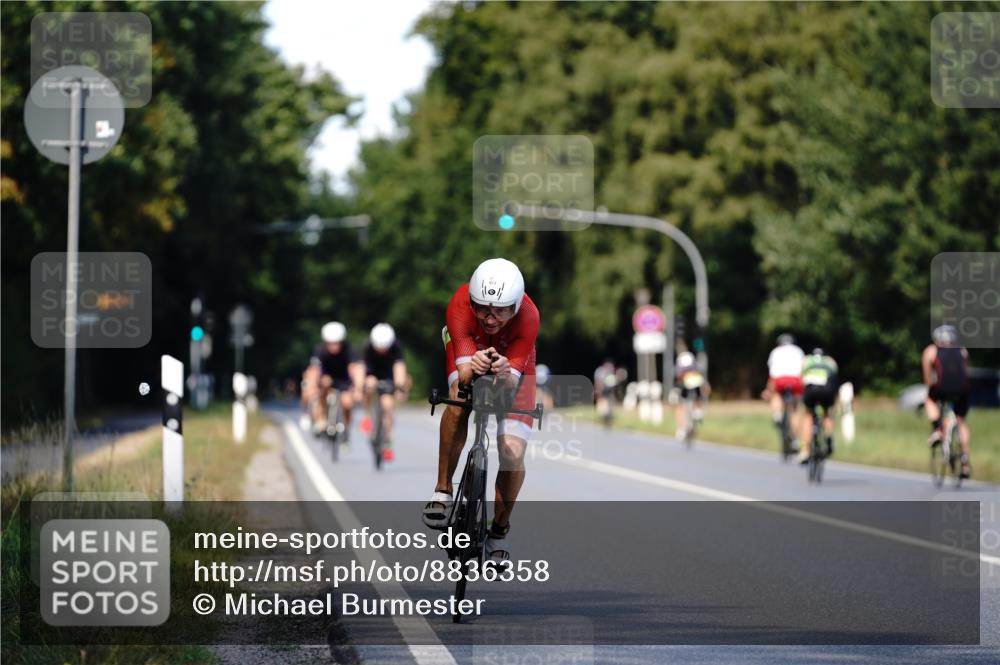 07.09.2025 - 19. Norderstedt Triathlon Michael Burmester http://msf.ph/oto/8836358 07.09.2025 14:04:16 Radfahren 977 meine-sportfotos.de