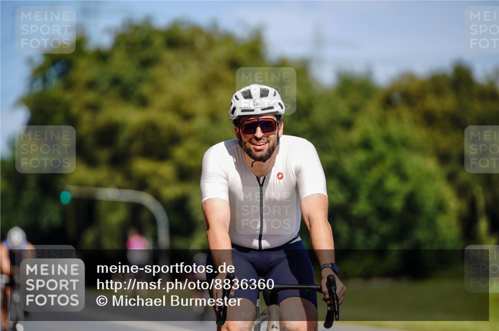 07.09.2025 - 19. Norderstedt Triathlon Michael Burmester http://msf.ph/oto/8836360 07.09.2025 12:43:10 Radfahren 145, 239 meine-sportfotos.de