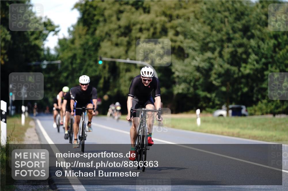 07.09.2025 - 19. Norderstedt Triathlon Michael Burmester http://msf.ph/oto/8836363 07.09.2025 14:04:20 Radfahren 400, 879, 977, 996, 1462 meine-sportfotos.de
