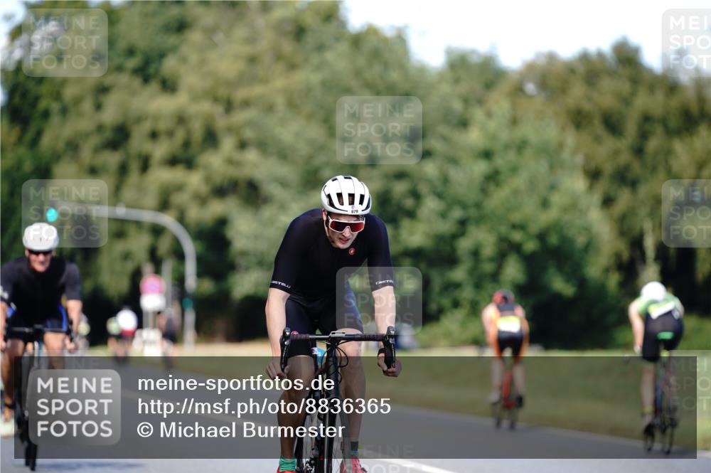07.09.2025 - 19. Norderstedt Triathlon Michael Burmester http://msf.ph/oto/8836365 07.09.2025 14:04:21 Radfahren 400, 879, 996, 1462 meine-sportfotos.de